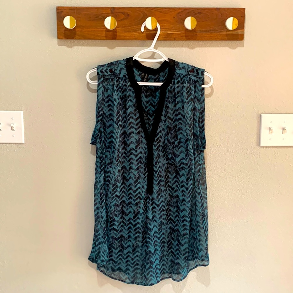 Maurices sz 1 sleeveless chiffon top